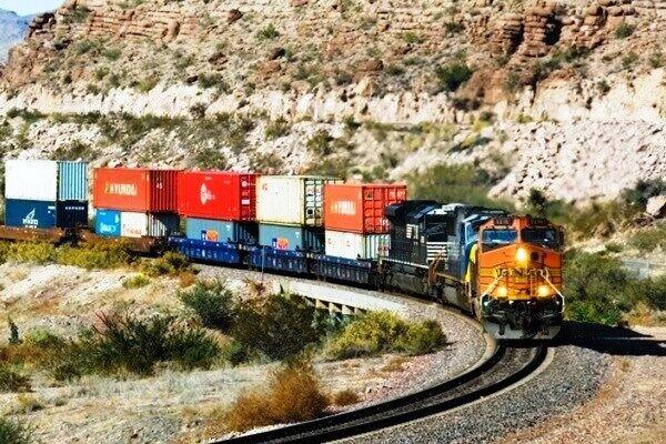 Primeira carga de trânsito ferroviário da Rússia para a Índia chega ao Irã