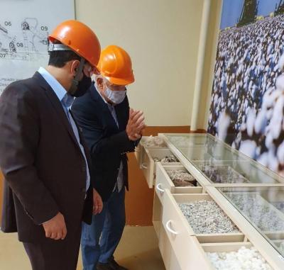 O embaixador iraniano no Brasil visitou o processo de produção e beneficiamento do algodão
